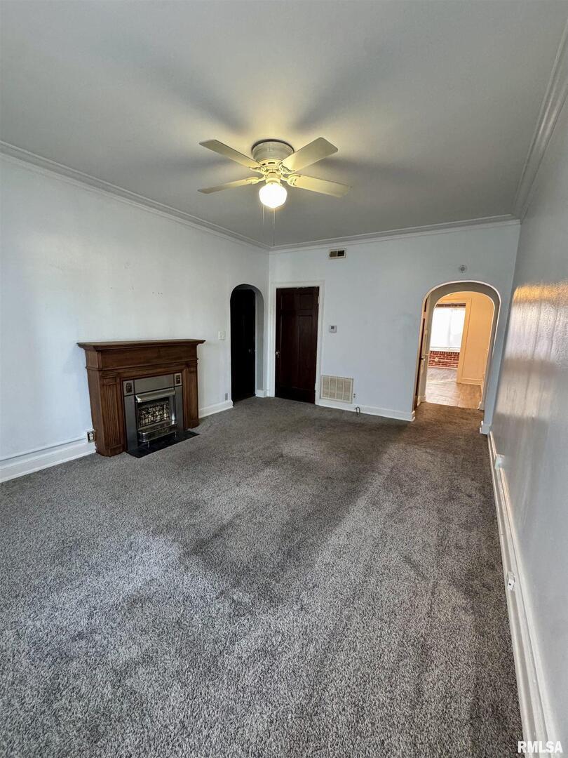 2028 7th Avenue, Unit D1 Moline, IL 61265 - Photo 5 of 9 a view of a livingroom with a ceiling fan and window