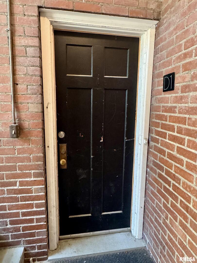 2028 7th Avenue, Unit D1 Moline, IL 61265 - Photo 9 of 9 a view of front door of house