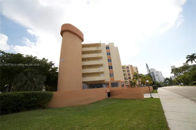 $3,500 | 200 178th Drive, Sunny Isles Beach, FL 33160