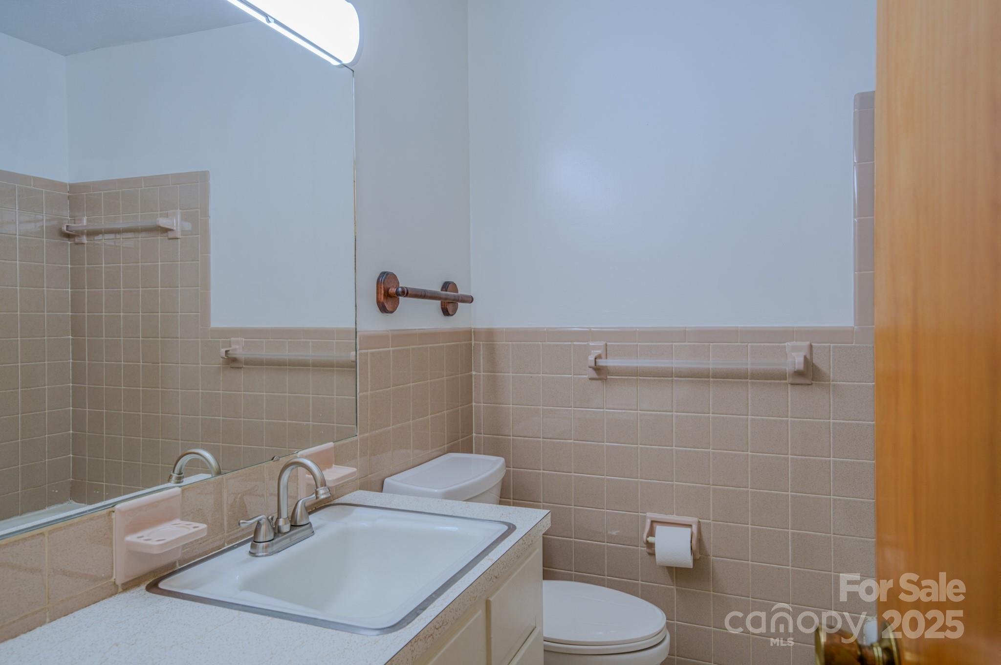 31 Jupiter Road Weaverville, NC 28787 - Photo 21 of 43 a bathroom with a sink toilet and a mirror