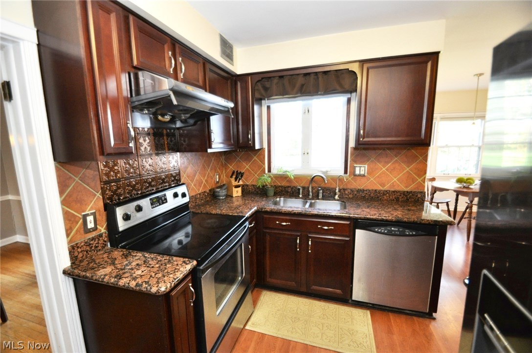 1561 Kew Road Cleveland, OH 44118 - Photo 8 of 27 Gallery Image 8
