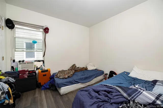 a bed room with two bed and a window