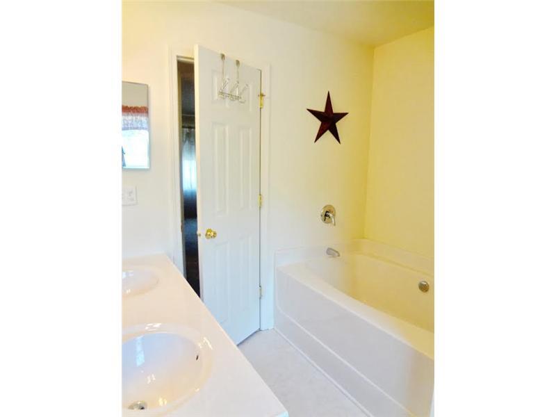 514 Blue Ridge Drive Coraopolis, PA 15108 - Photo 16 of 23 Master Bath/Spa.