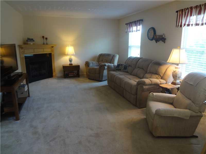 514 Blue Ridge Drive Coraopolis, PA 15108 - Photo 4 of 23 Living Room.