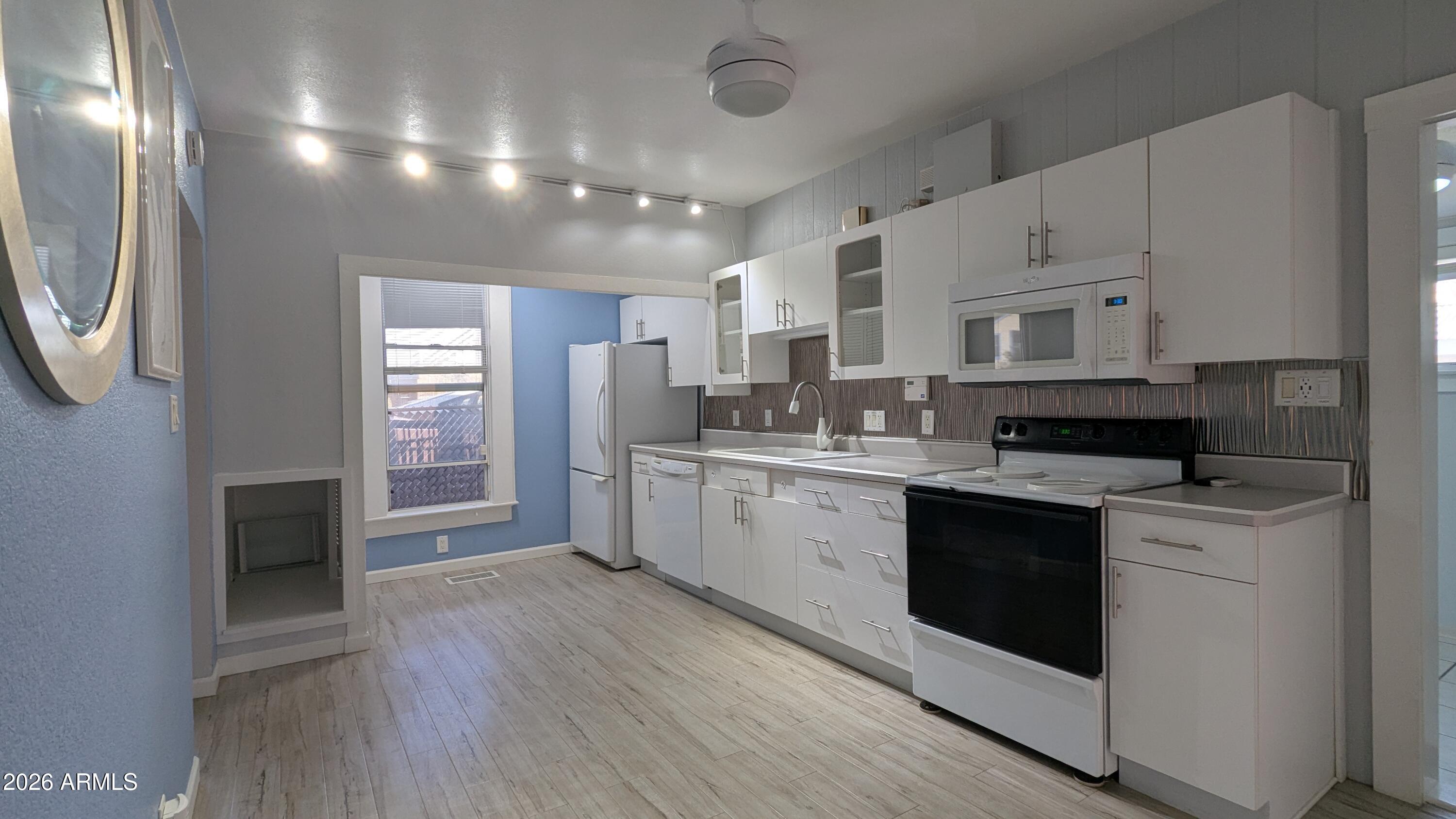215 3rd Street Bisbee, AZ 85603 - Photo 2 of 17 Kitchen 2