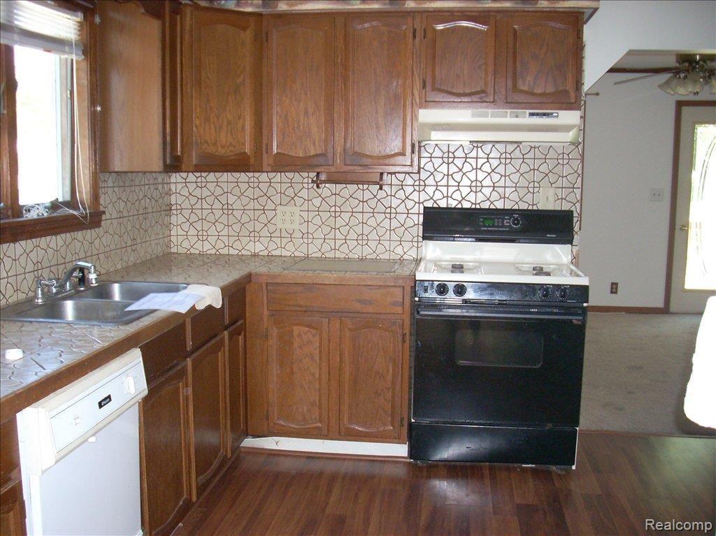 6122 Hopkins Road Flint, MI 48506 - Photo 3 of 8 062
