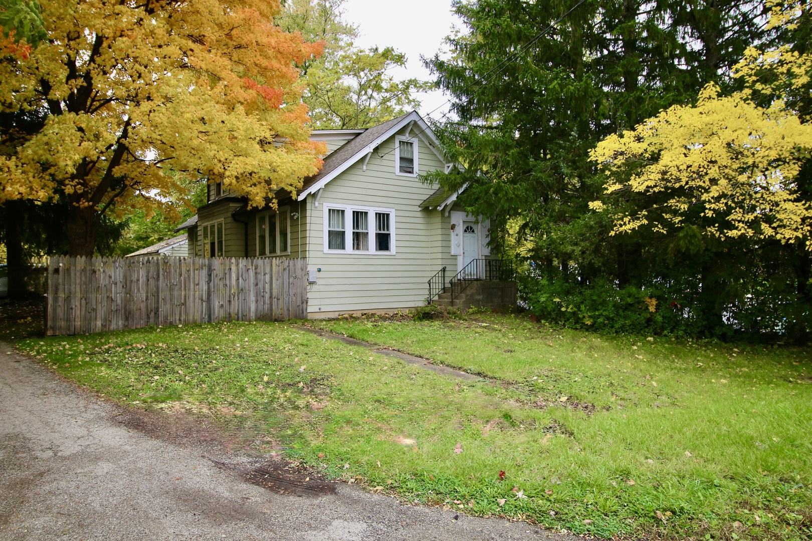 33 Lyndale Street Mundelein, IL 60060 - Photo 1 of 12 a view of backyard of house with wooden fence