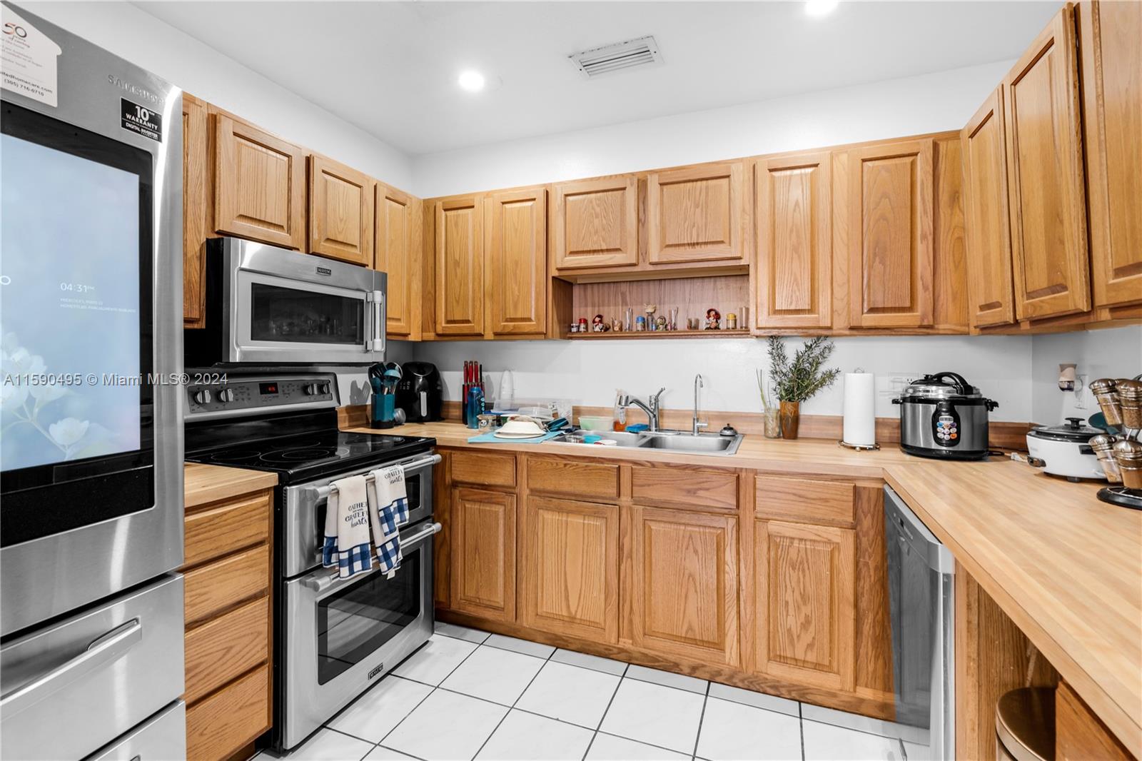 14441 Southwest 285th Street Homestead, FL 33033 - Photo 6 of 21 Gallery Image 6