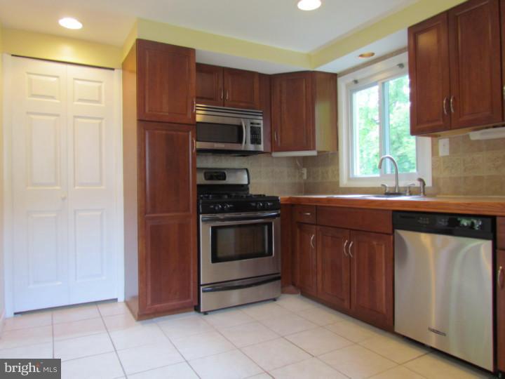 1004 Fraser Road Glenside, PA 19038 - Photo 13 of 24 Kitchen