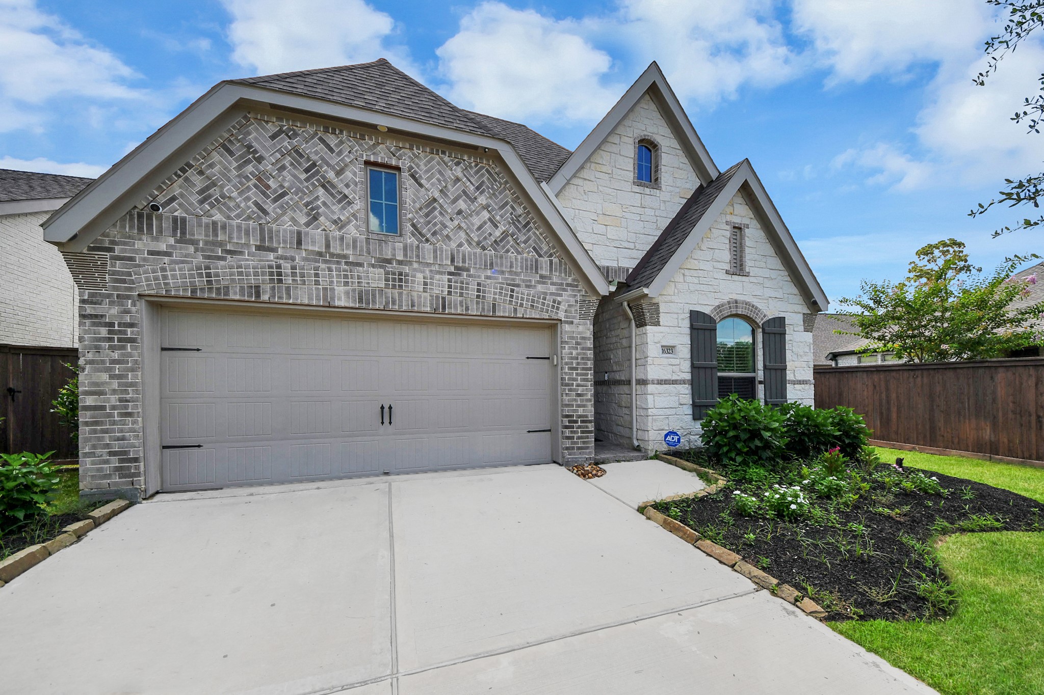 16323 Tulipan Spring Trail Humble, TX 77346 - Photo 2 of 41