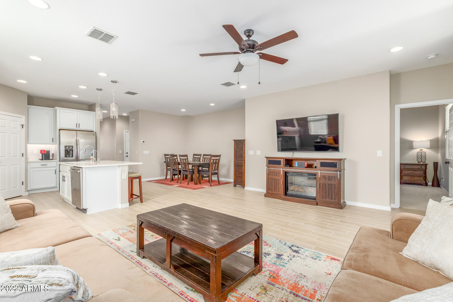 3259 West Carter Road Phoenix, AZ 85041 - Photo 6 of 30 Huge Great Room