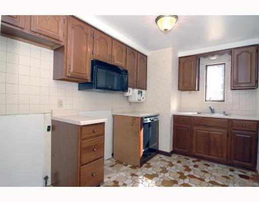 128 Castle Road Castle Shannon, PA 15234 - Photo 4 of 8 Kitchen.
