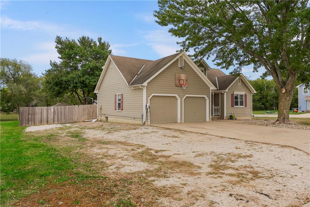 15855 Gardner West Road Gardner, KS 66030 - Photo 2 of 35
