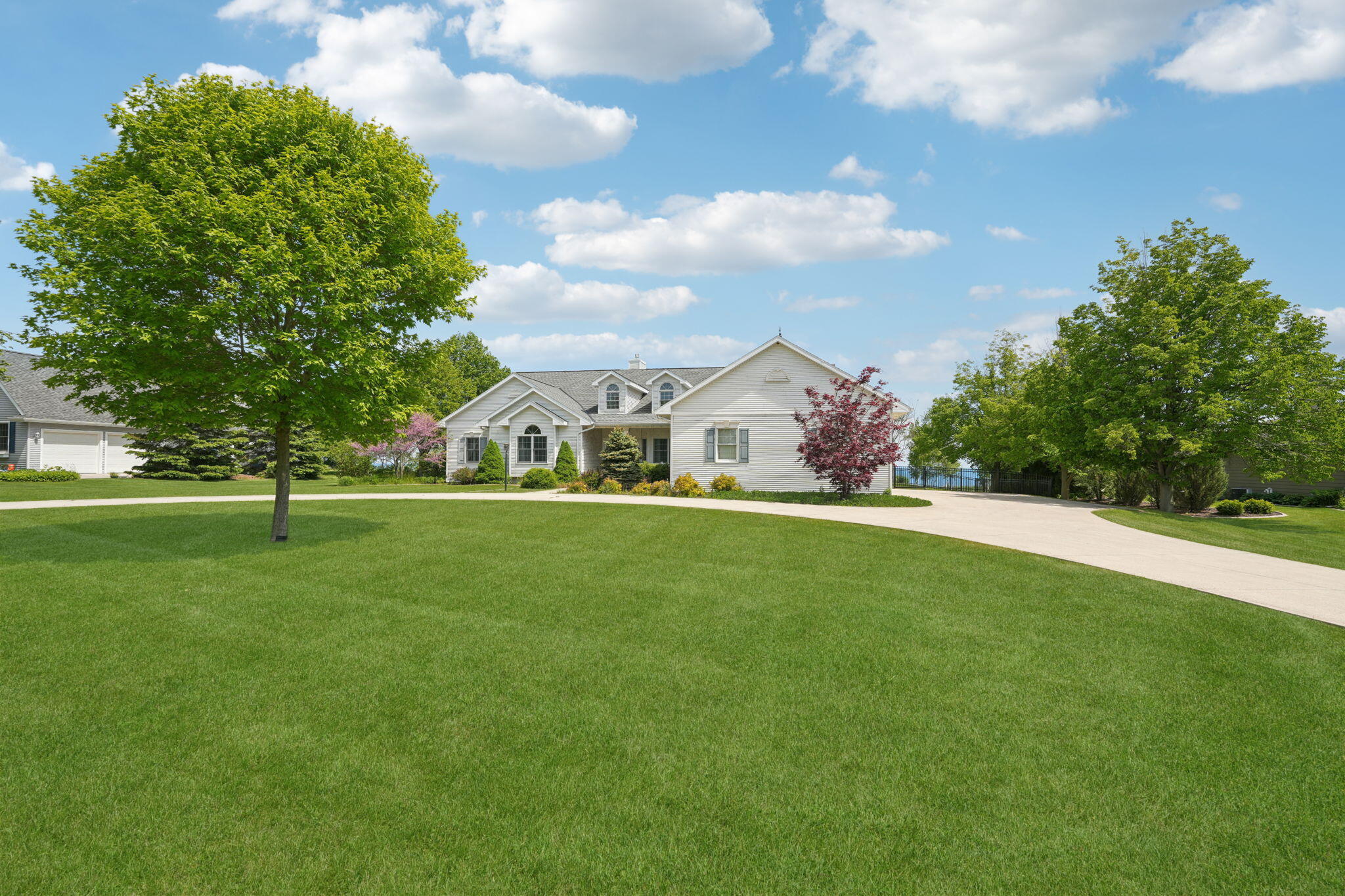 4635 South 10th Street Manitowoc, WI 54220 - Photo 4 of 71 4-web-or-mls-S 10th St-L0406-004r