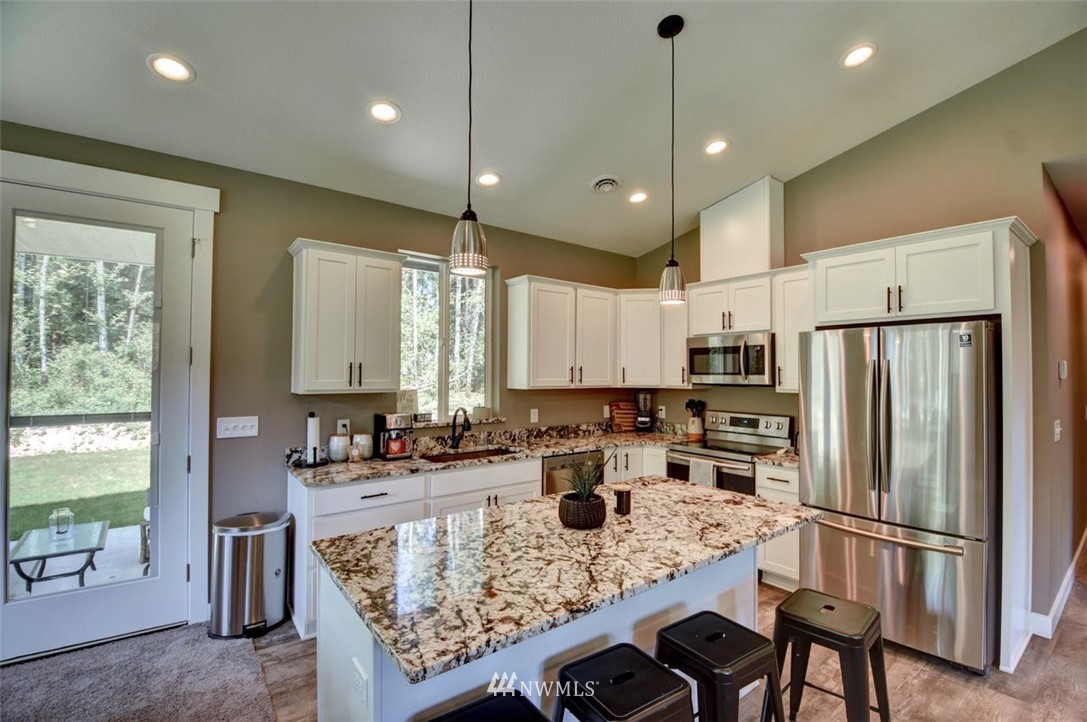 1221 Chapman Road Castle Rock, WA 98611 - Photo 3 of 16 Gallery Image 3