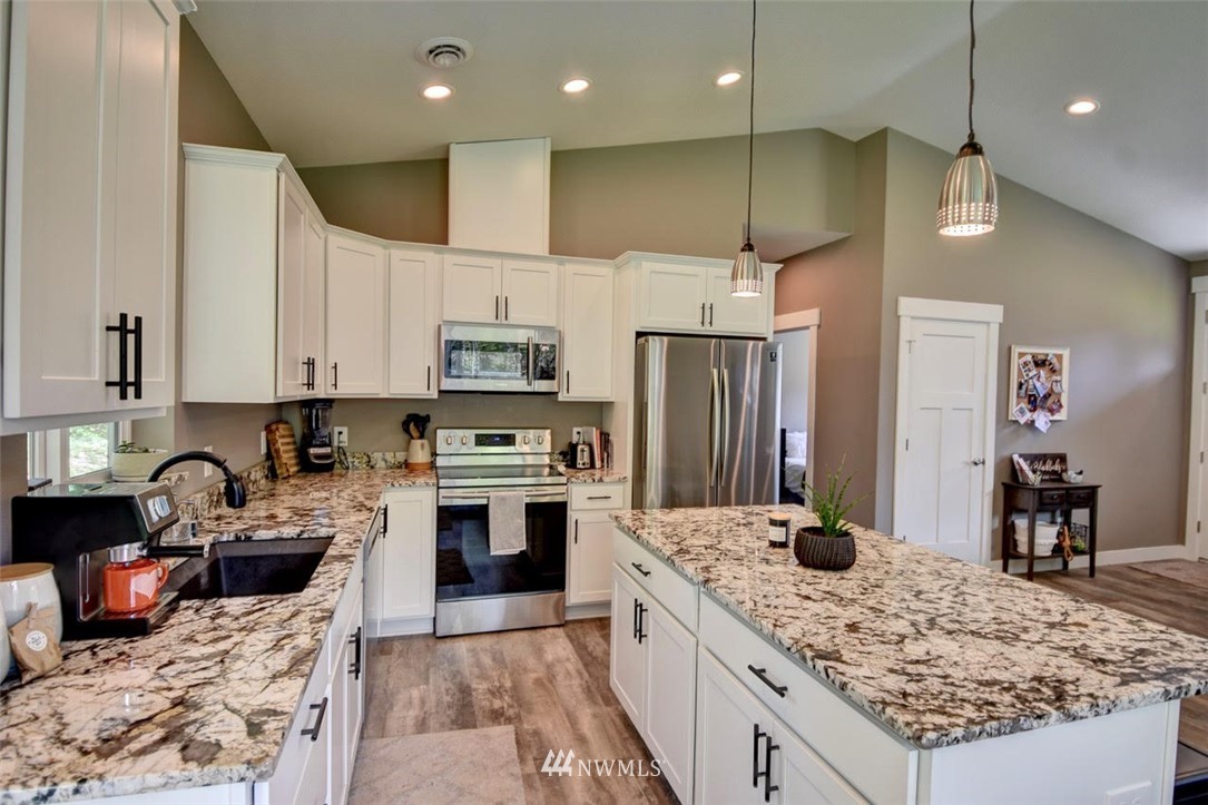 1221 Chapman Road Castle Rock, WA 98611 - Photo 4 of 16 Gallery Image 4