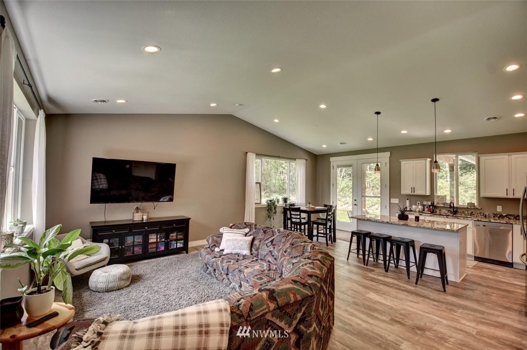 1221 Chapman Road Castle Rock, WA 98611 - Photo 7 of 16 Gallery Image 7