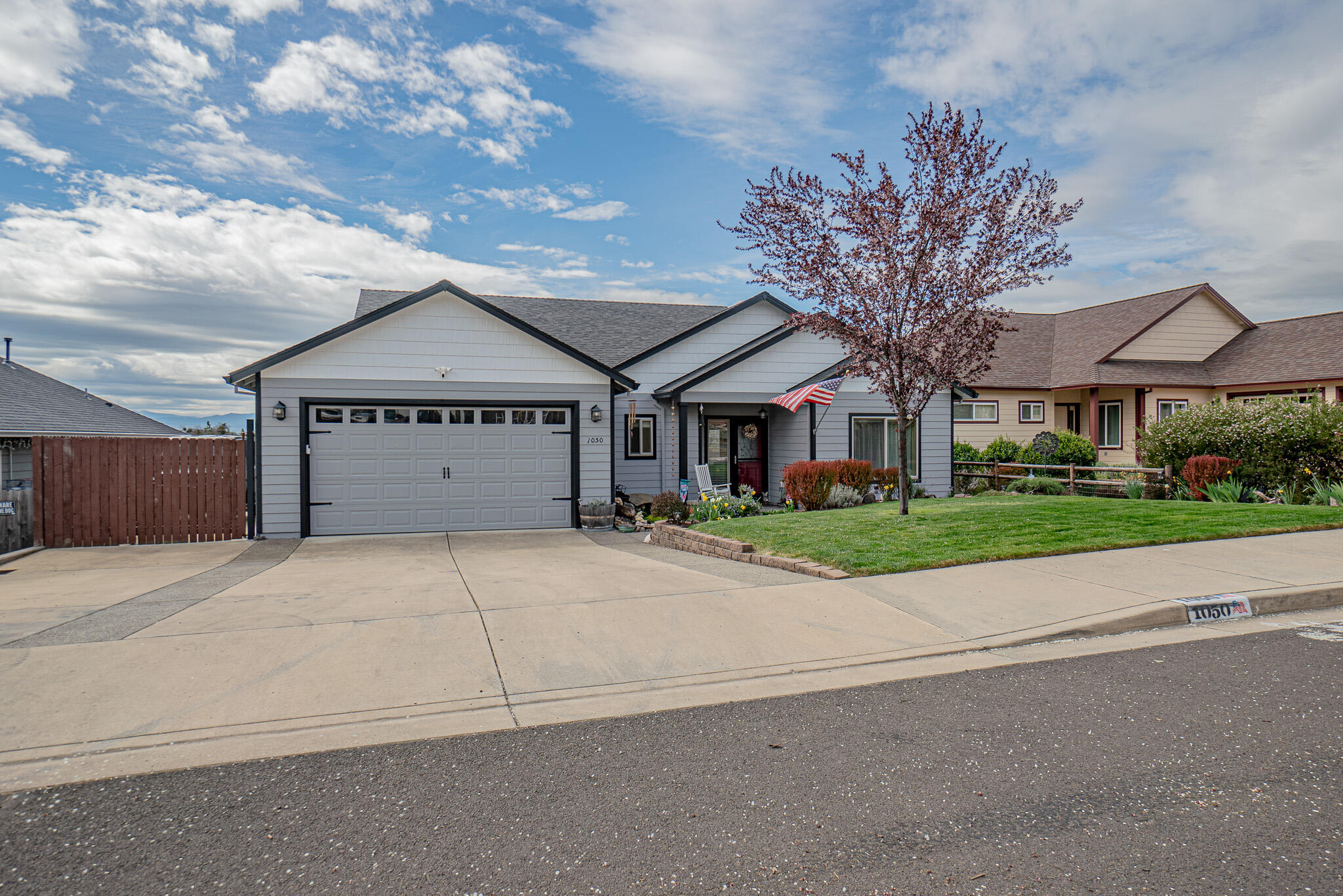 1050 Azure Way Eagle Point, OR 97524 - Photo 4 of 39