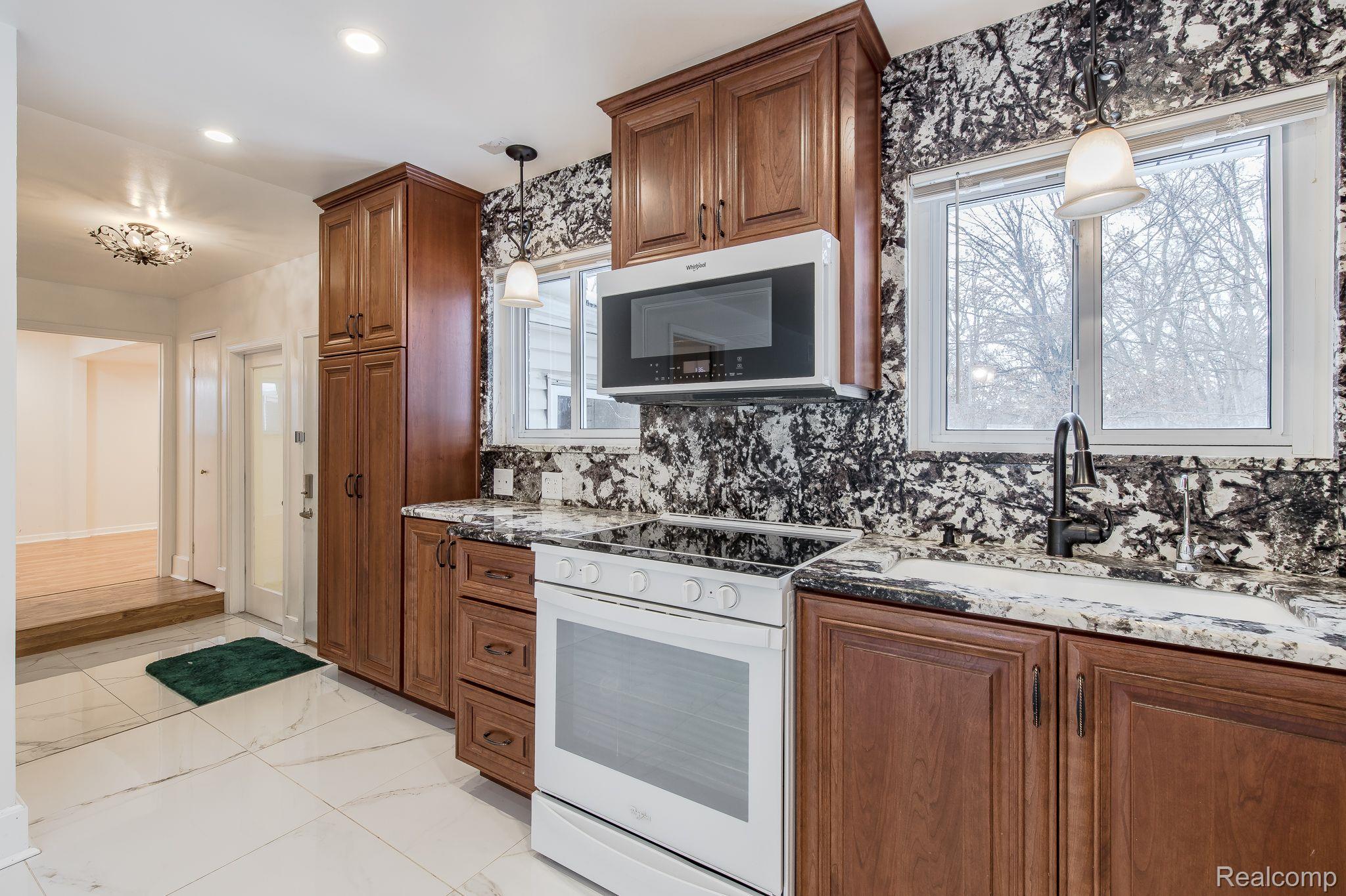 5131 West Harvard Road Clarkston, MI 48348 - Photo 8 of 48 Gallery Image 8
