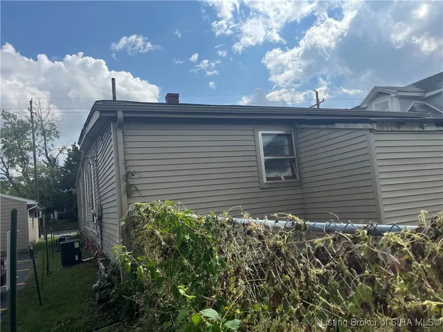 $146,000 | 1711 Charlestown Road, New Albany, IN 47150