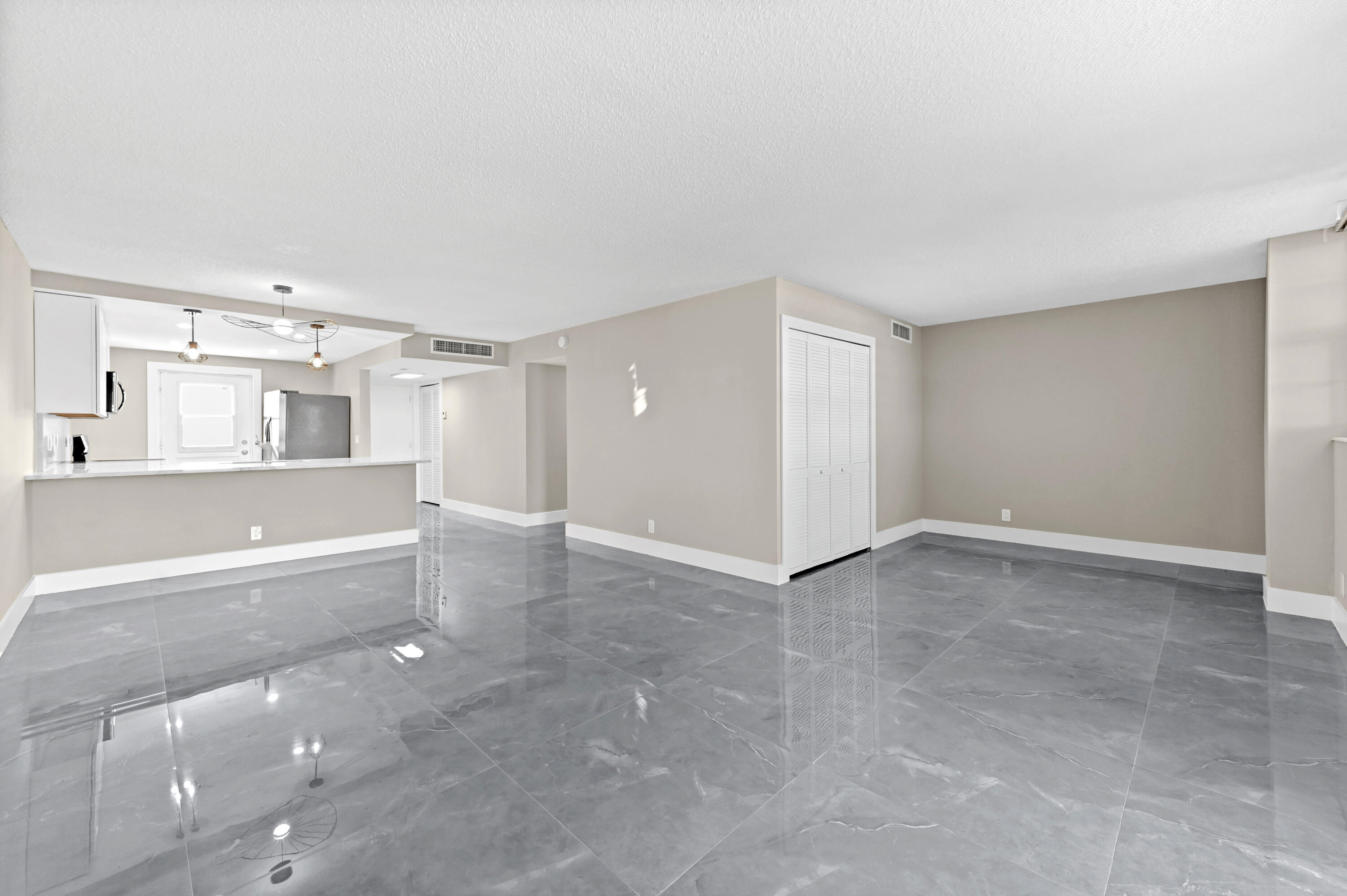 5500 Northwest 2nd Avenue, Unit 617 Boca Raton, FL 33487 - Photo 11 of 38 Living room