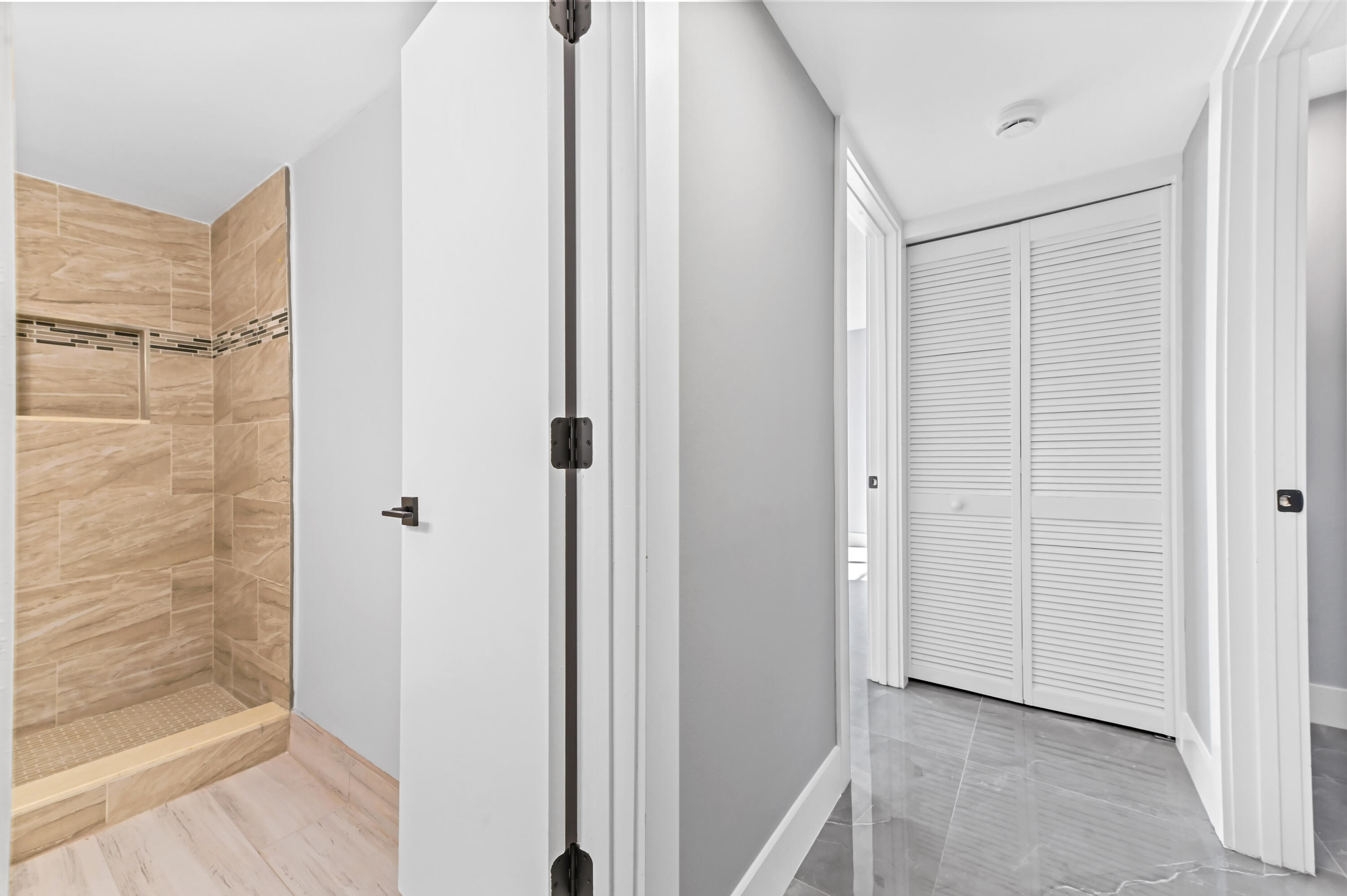 5500 Northwest 2nd Avenue, Unit 617 Boca Raton, FL 33487 - Photo 16 of 38 Hallway