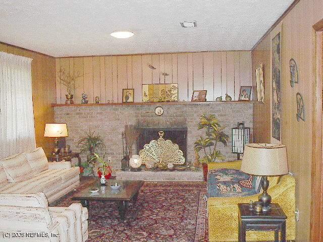1 Fireplace