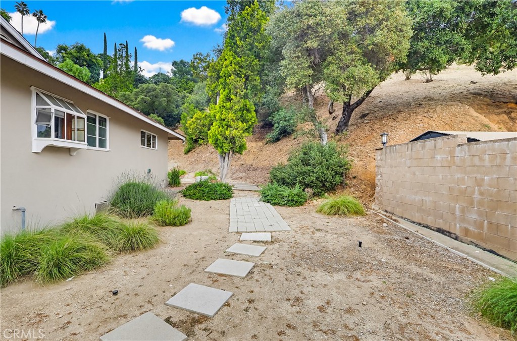 9522 Cedarvale Road Tujunga, CA 91042 - Photo 11 of 68