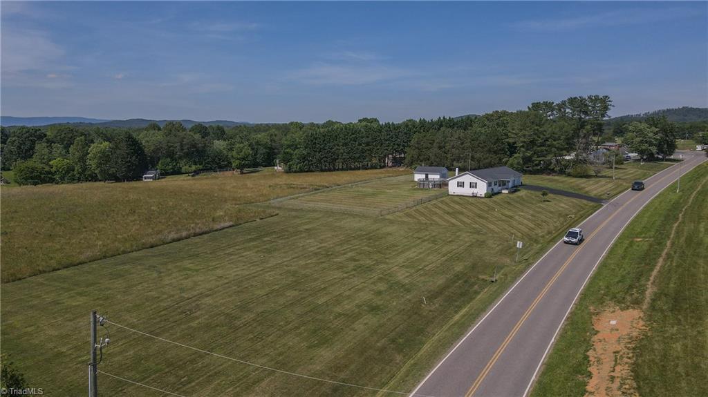 817 Holly Springs Road Mount Airy, NC 27030 - Photo 3 of 32