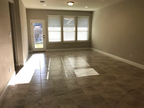 $2,000 | 109 Eli Whitney Way, Hutto, TX 78634