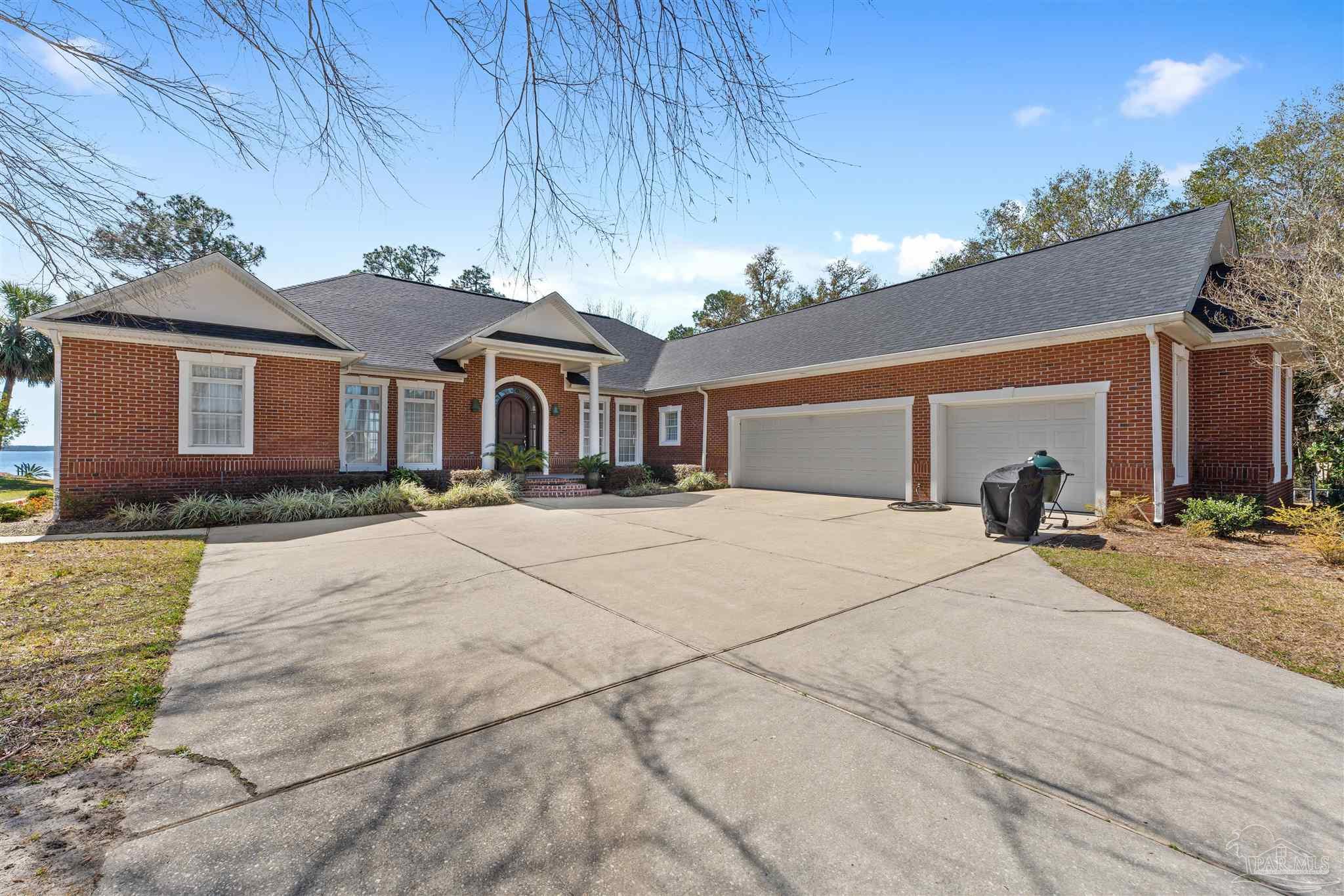 7797 Petersen Point Road Milton, FL 32583 - Photo 4 of 46 Gallery Image 4