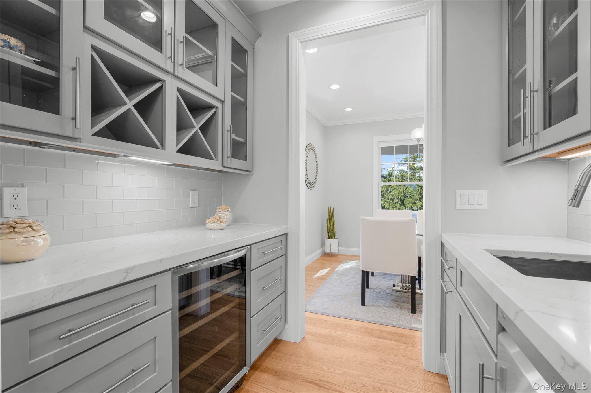 3 Robin Hill Road Scarsdale, NY 10583 - Photo 9 of 32