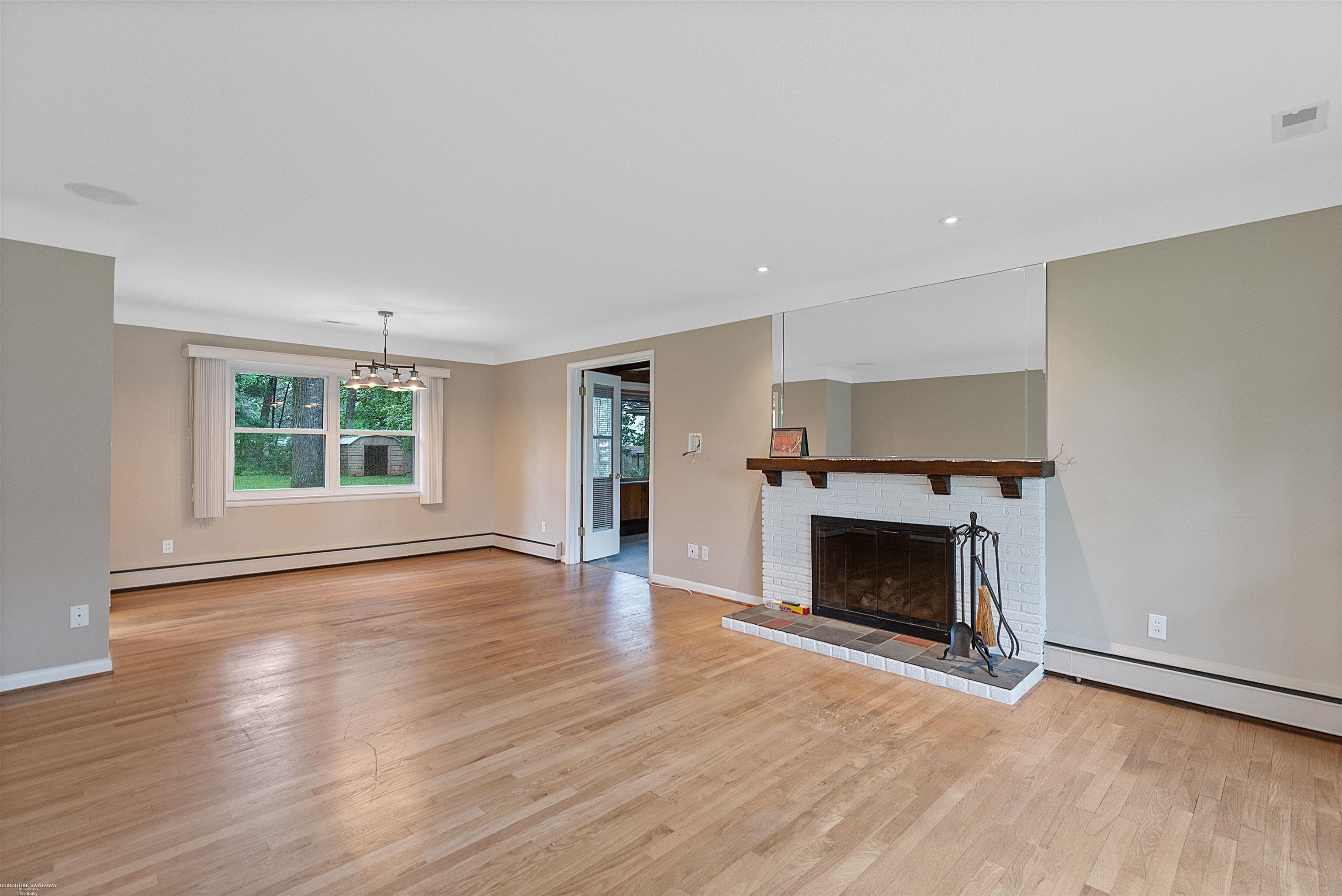 240 Montmorency Road Rochester Hills, MI 48307 - Photo 3 of 40