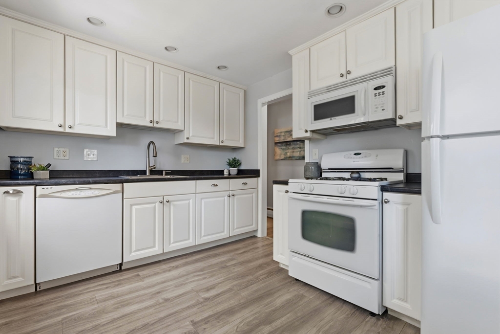 542 Trapelo Road Waltham, MA 02452 - Photo 11 of 42
