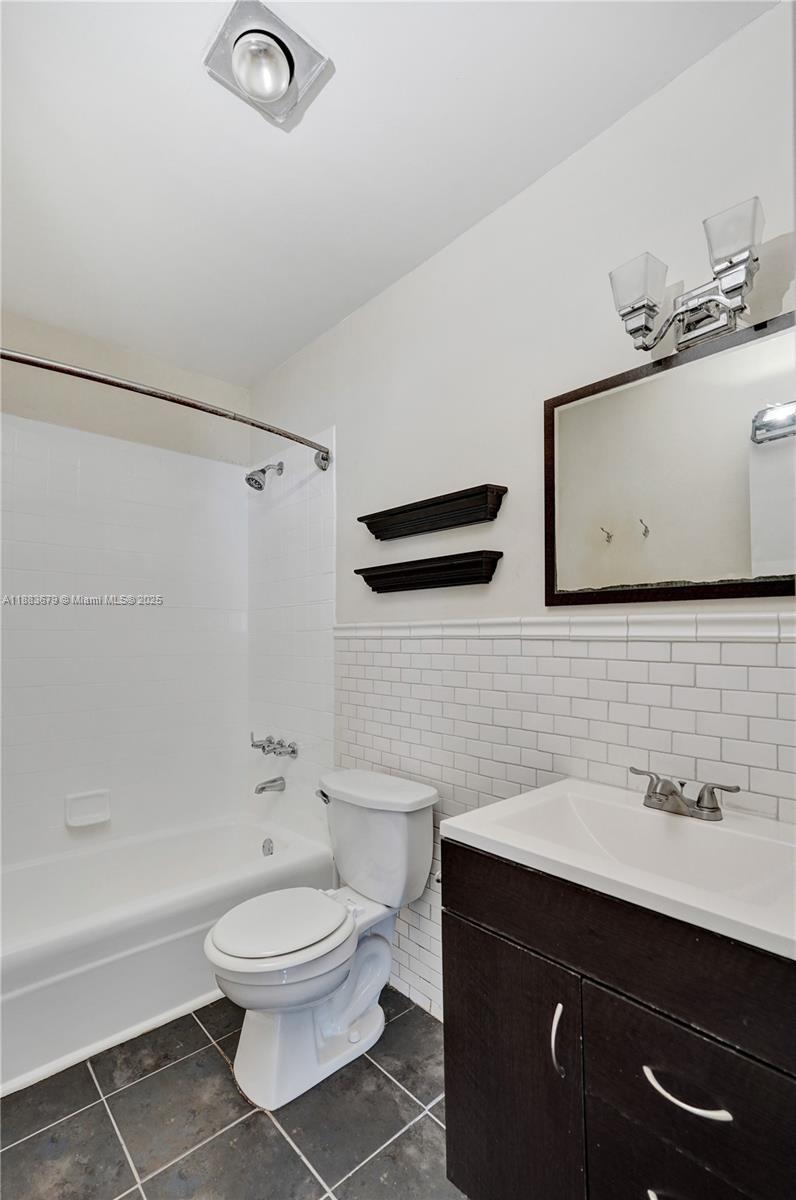 2181 Northeast 67th Street, Unit 622 Fort Lauderdale, FL 33308 - Photo 10 of 28 a bathroom with a sink a toilet and shower