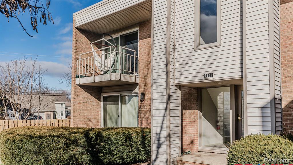1629 Cass Lake Road, Unit C Keego Harbor, MI 48320 - Photo 2 of 40