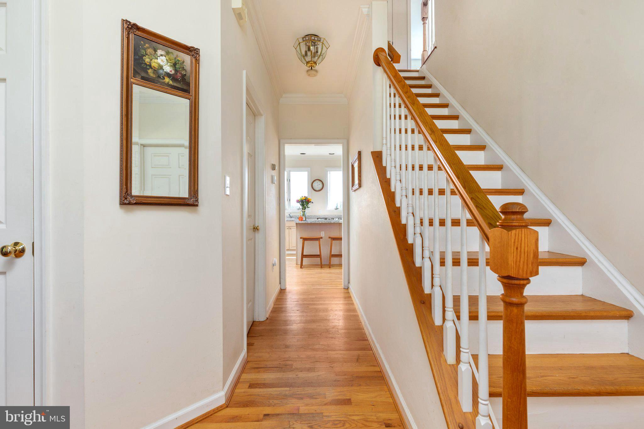 10431 Pineview Road Manassas, VA 20111 - Photo 46 of 51 Entry foyer