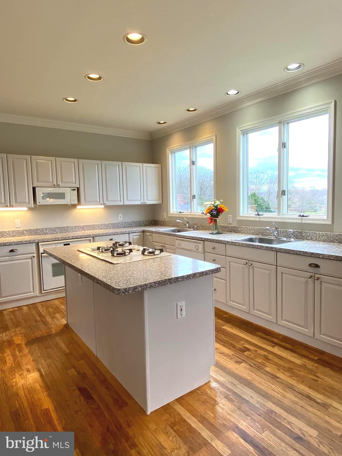 10431 Pineview Road Manassas, VA 20111 - Photo 6 of 51