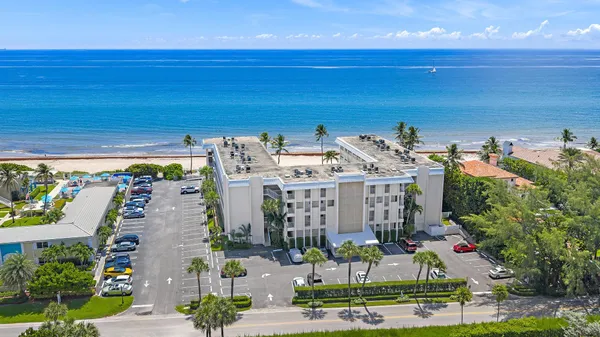 $3,200 | 3851 North Ocean Boulevard, Unit 202, Gulf Stream, FL 33483