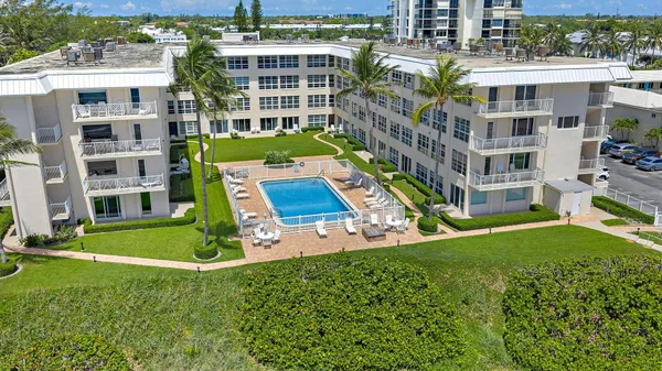 $3,200 | 3851 North Ocean Boulevard, Unit 202, Gulf Stream, FL 33483