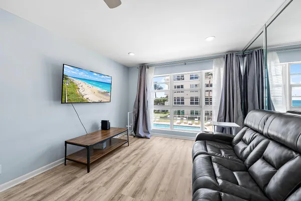 $3,200 | 3851 North Ocean Boulevard, Unit 202, Gulf Stream, FL 33483