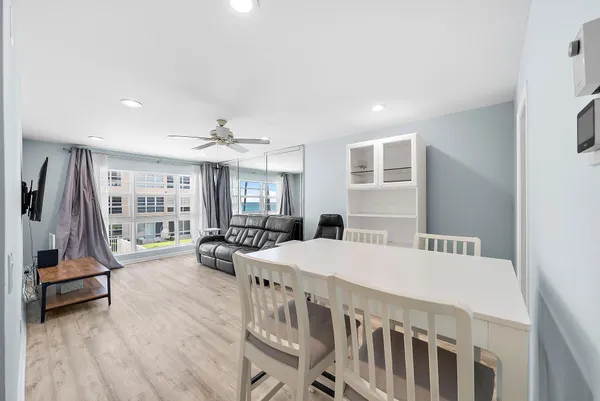 $3,200 | 3851 North Ocean Boulevard, Unit 202, Gulf Stream, FL 33483