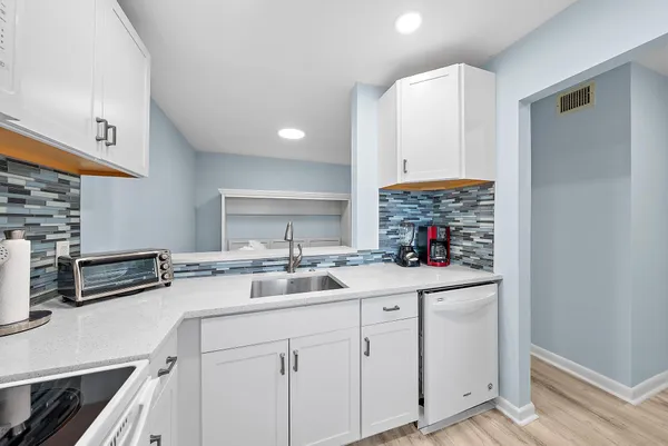 $3,200 | 3851 North Ocean Boulevard, Unit 202, Gulf Stream, FL 33483