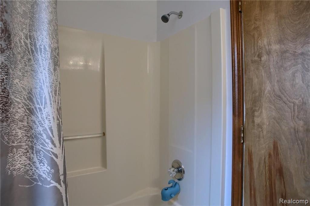 165 Texas Avenue Rochester Hills, MI 48309 - Photo 26 of 35