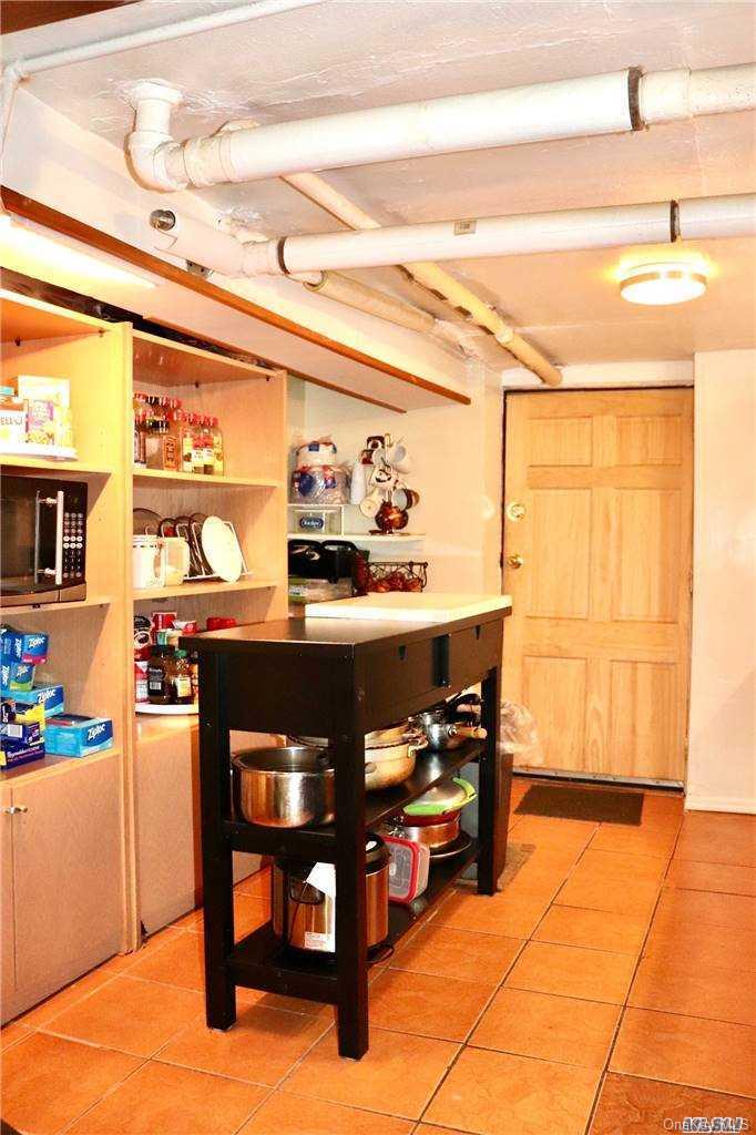 97-11 Cresskill Place Queens, NY 11435 - Photo 30 of 36