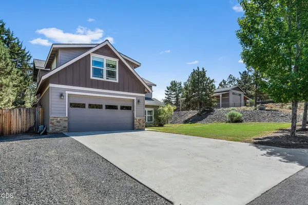 $999,900 | 2850 Southwest 33rd Street, Redmond, OR 97756