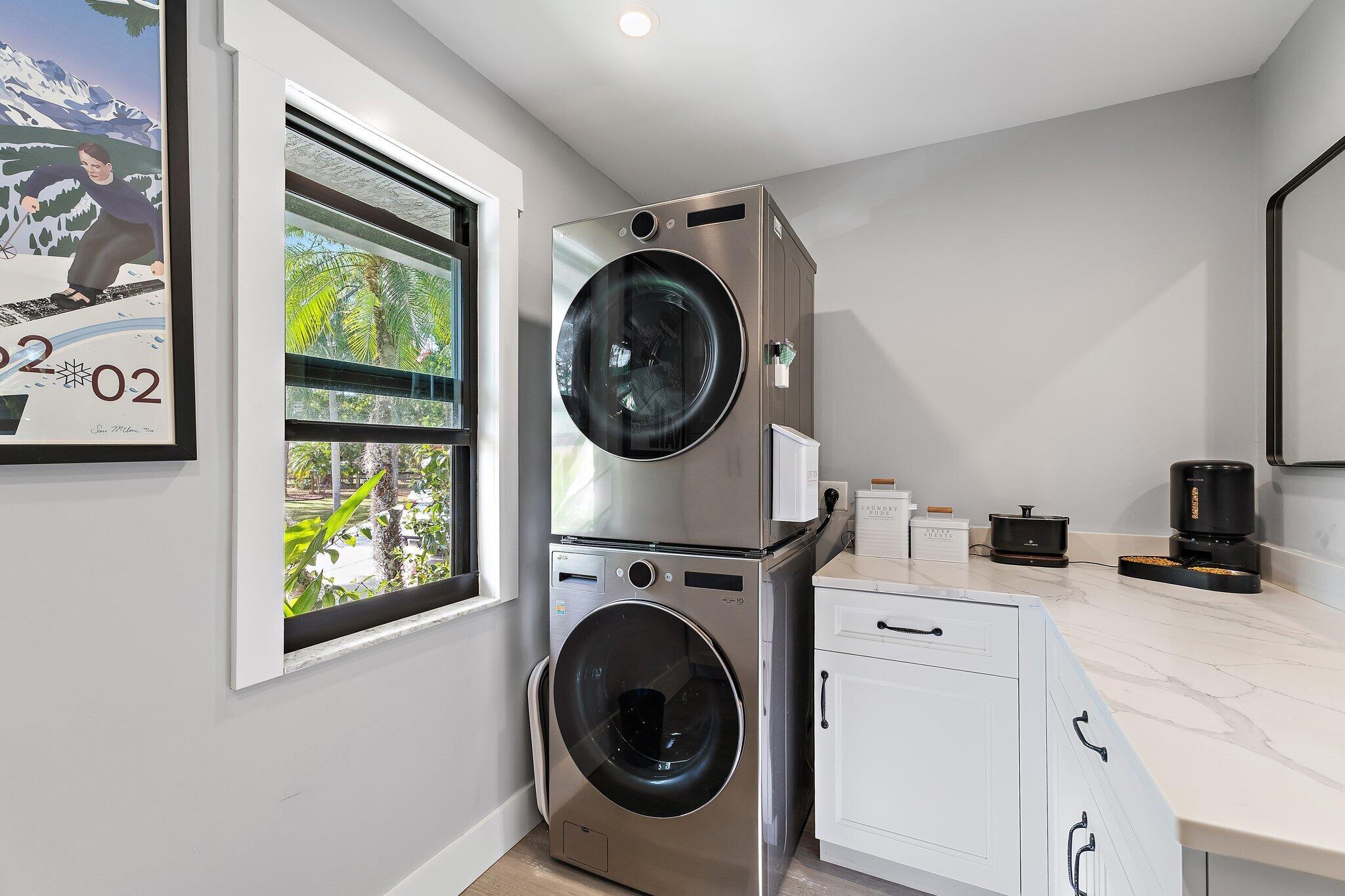 11845 165th Road North Jupiter, FL 33478 - Photo 22 of 68 a utility room with window dryer and washer