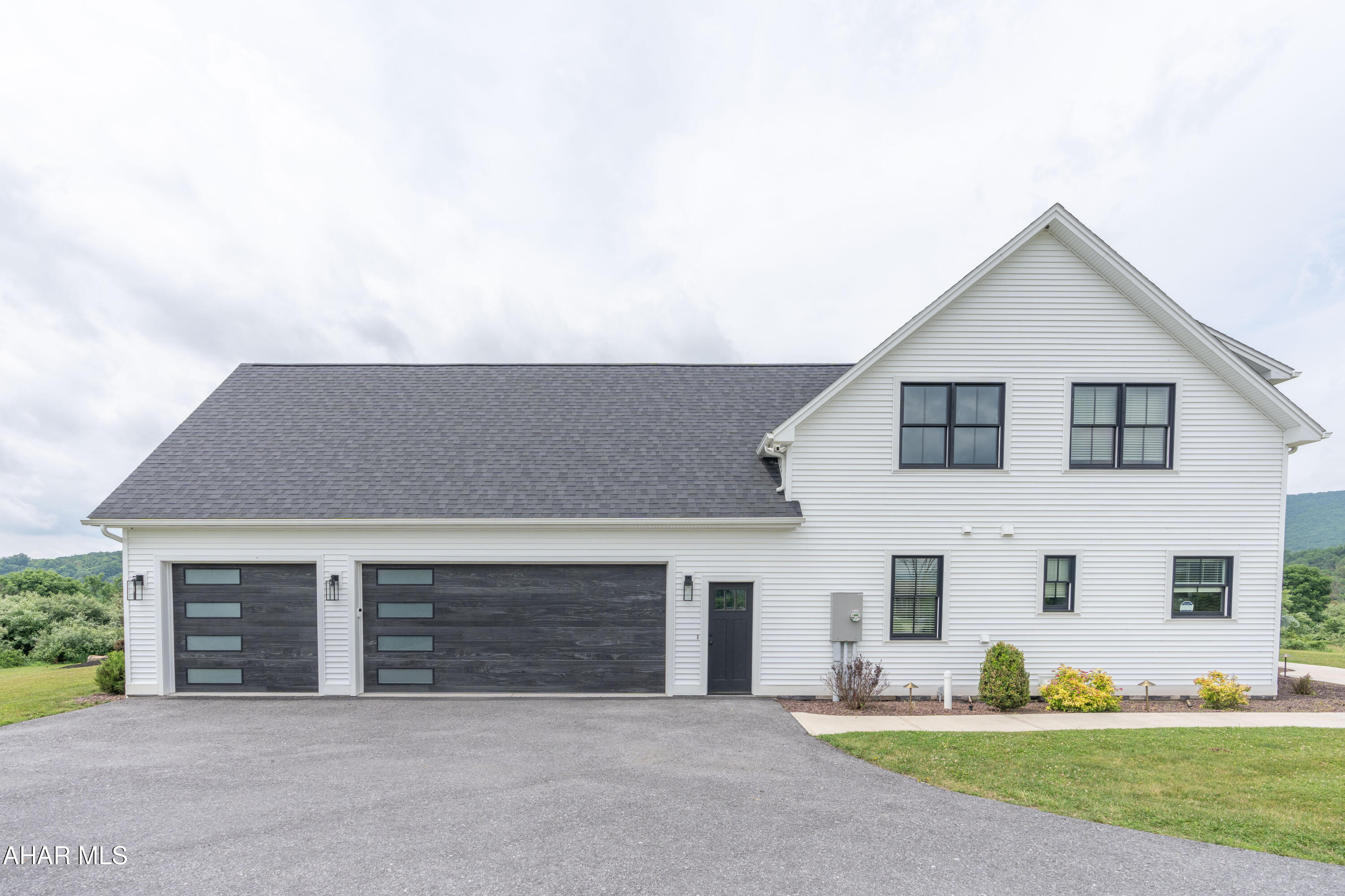 102 Middle Ridge Road Hollidaysburg, PA 16648 - Photo 4 of 82
