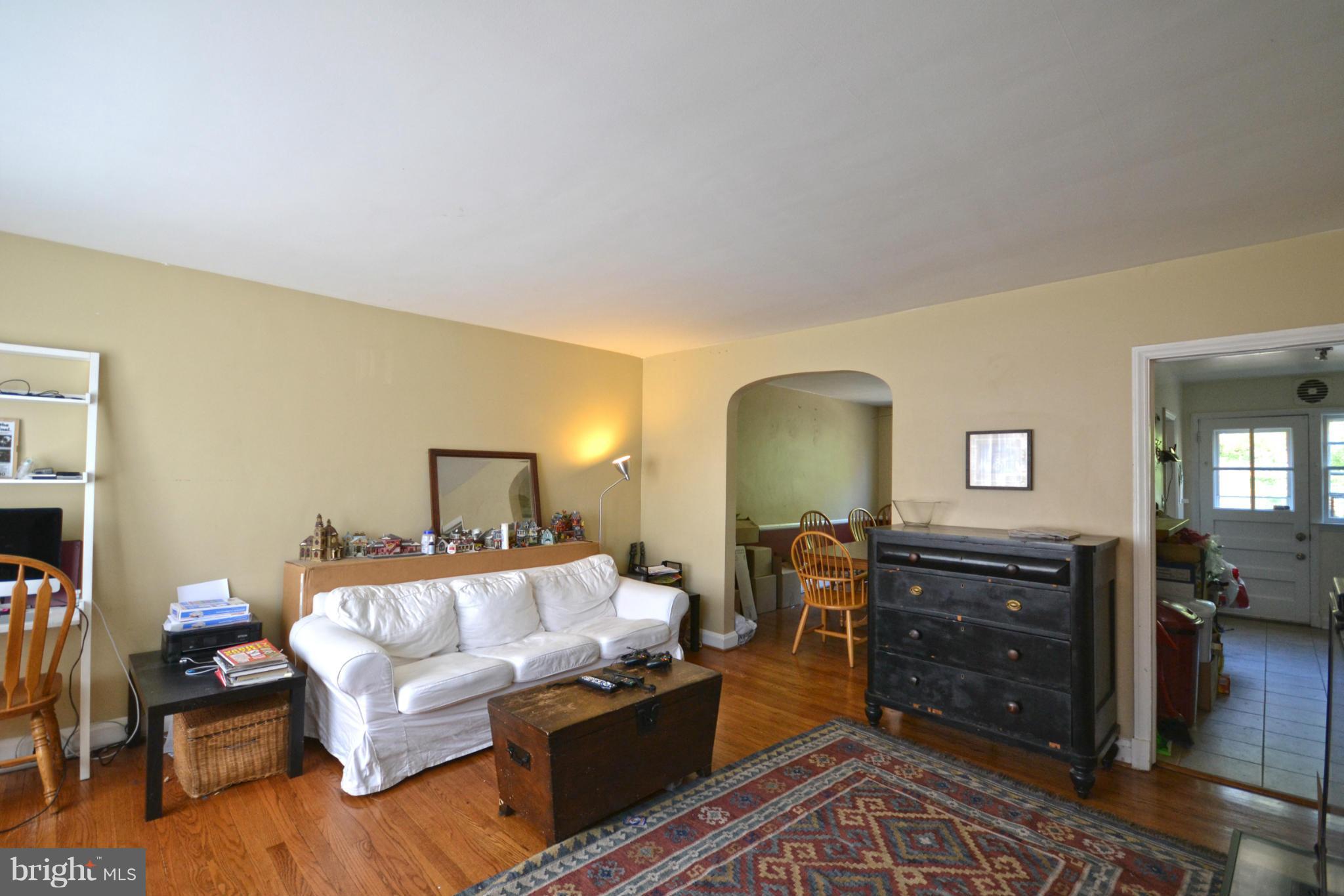 200 Dumbarton Road Baltimore, MD 21212 - Photo 2 of 9 Living Room