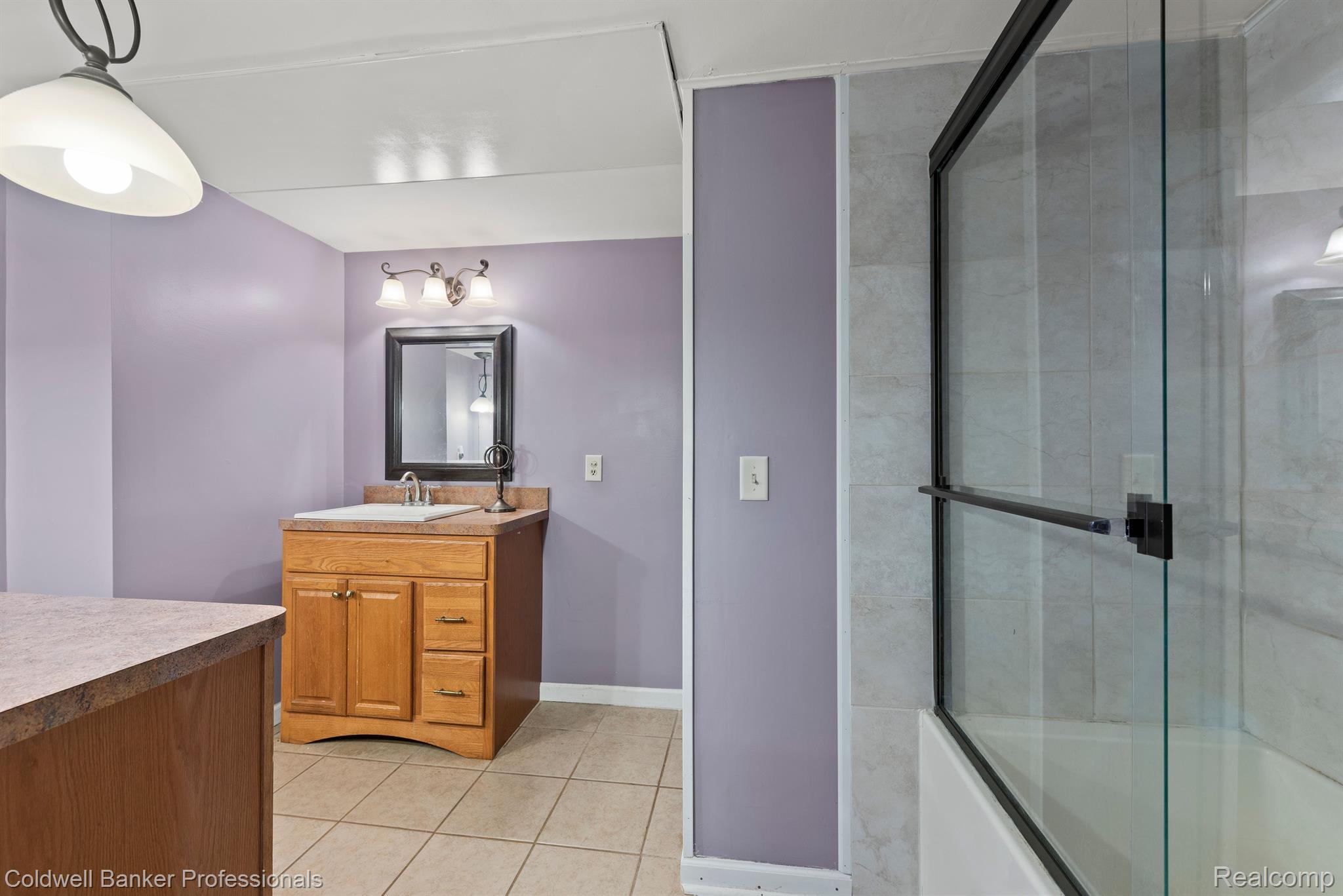 72200 Lassier Road Romeo, MI 48065 - Photo 14 of 28 Large bathroom